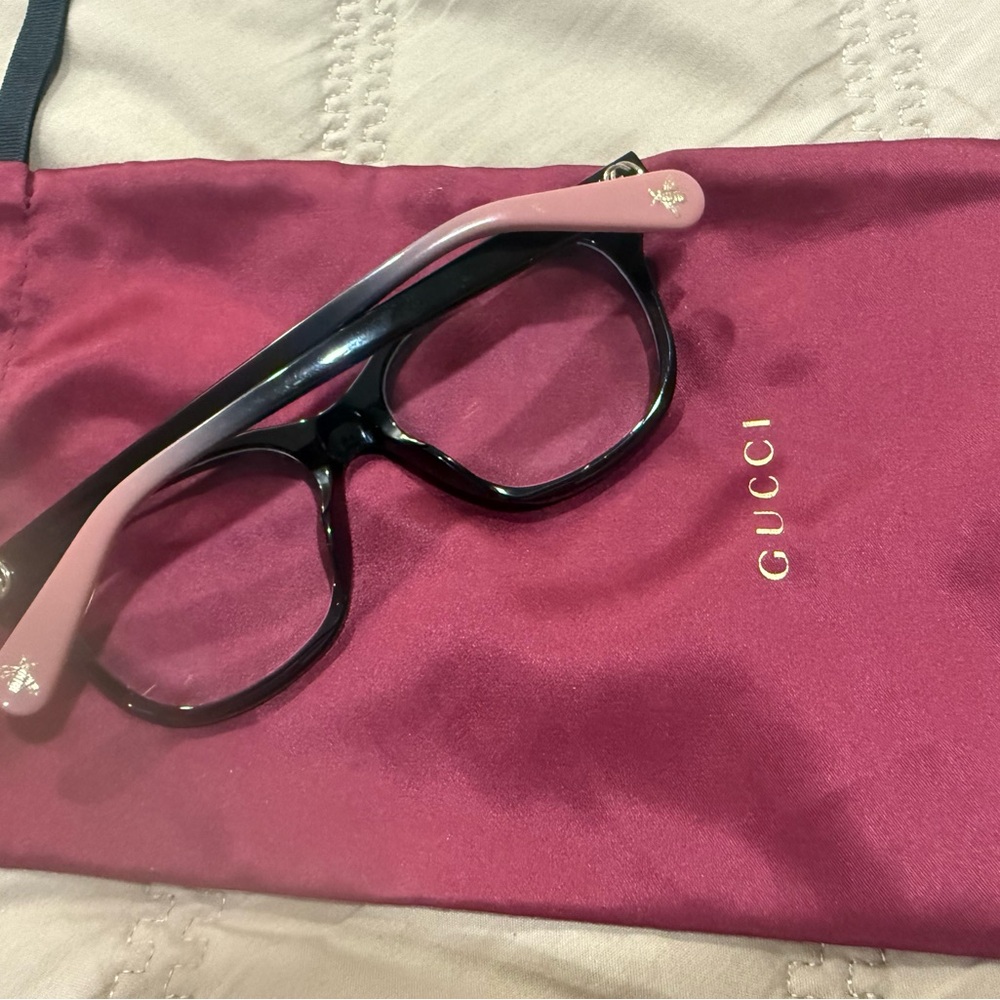 Gucci Women's Elegant Black Frames - image 6